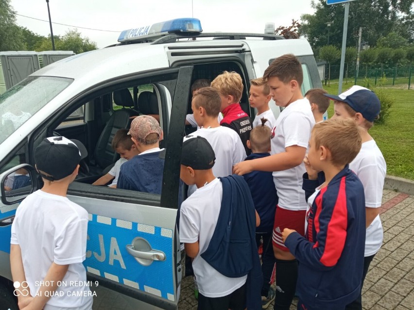 Policjanci odwiedzili dzieci na półkolonii w Przeworsku