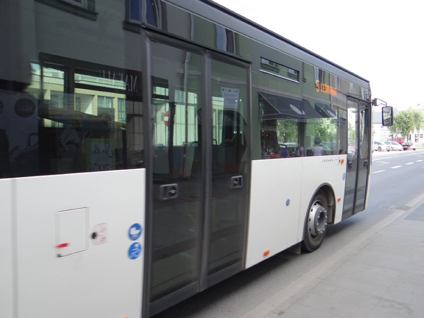 Autobusy do Sędziejowic jeżdżą objazdem z powodu zamknięcia ronda