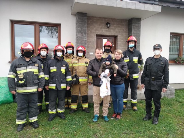 Wśród strażaków i pracowników z Komendy Powiatowej Państwowej Straży Pożarnej w Wąbrzeźnie przeprowadzona została zbiórka pieniędzy dla Ignasia. Strażacy przekazali je przyjeżdżając pod dom Ignasia trzema wozami strażackimi na sygnale
