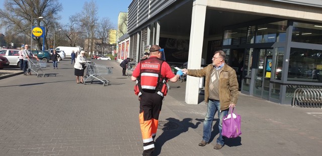 W Sosnowcu ruszyła akcja „Maseczka dla seniora”. 

Zobacz kolejne zdjęcia. Przesuwaj zdjęcia w prawo - naciśnij strzałkę lub przycisk NASTĘPNE