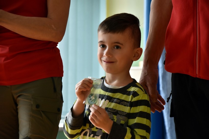 Pięcioletni Hubert kontynuuje tradycje rodzinne i wzorem...