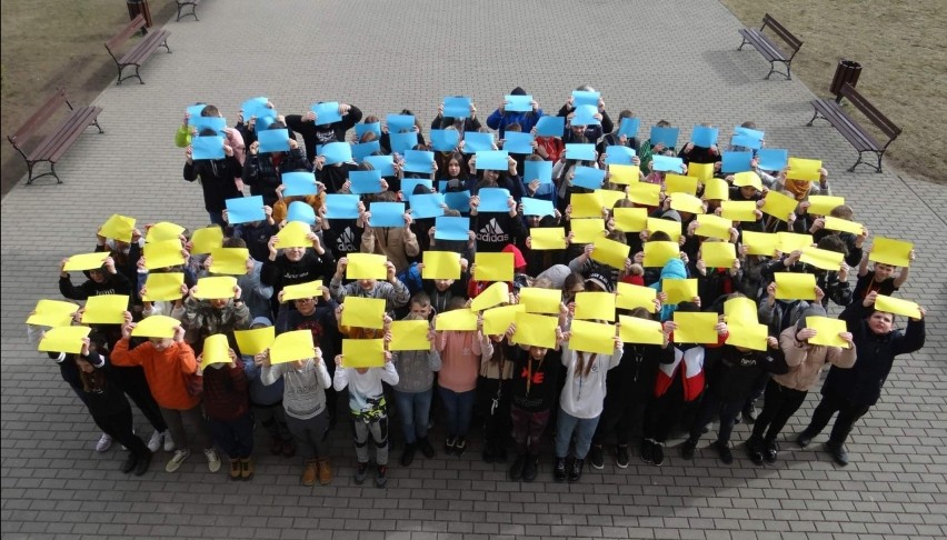 Uczniowie solidaryzują się z napadniętym narodem ukraińskim