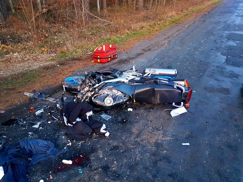 STRAŻACY W AKCJI: Znamy szczegóły wypadku motocyklisty na trasie pomiędzy Cieszkowem i Ujazdem [ZDJĘCIA +18]