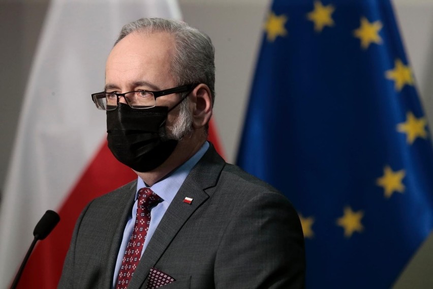 Podczas poniedziałkowej konferencji prasowej minister...