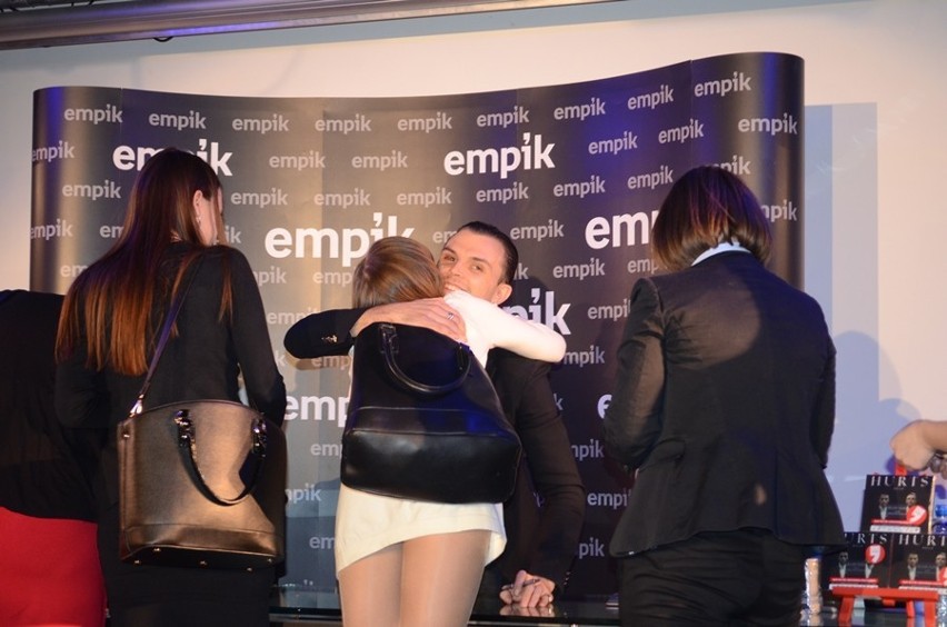 Muzycy z zespołu Hurts spotkali się z fanami w Empiku [ZDJĘCIA]