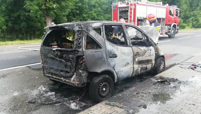 Pożar na ul. Przedborskiej w Radomsku. Palił się samochód osobowy