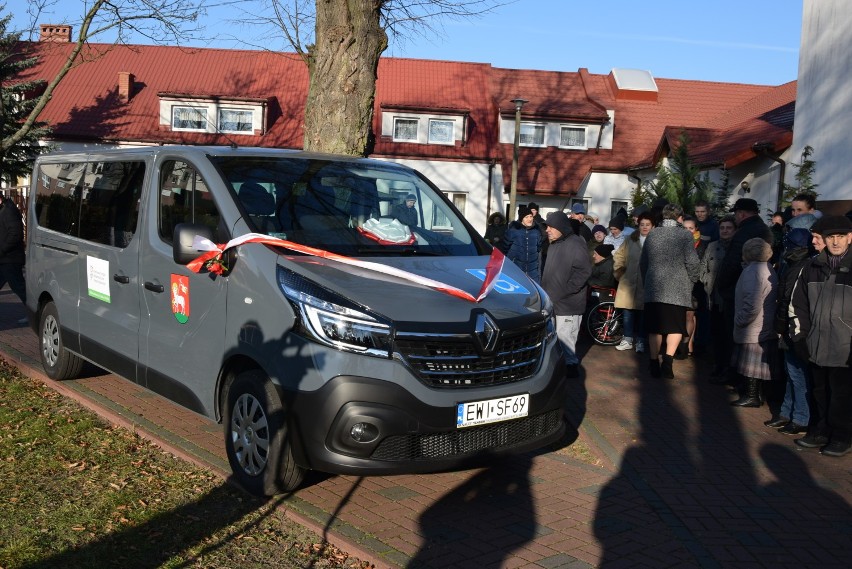 Nowy samochód DPS w Skrzynnie przekazany i poświęcony[FOTO, WIDEO]