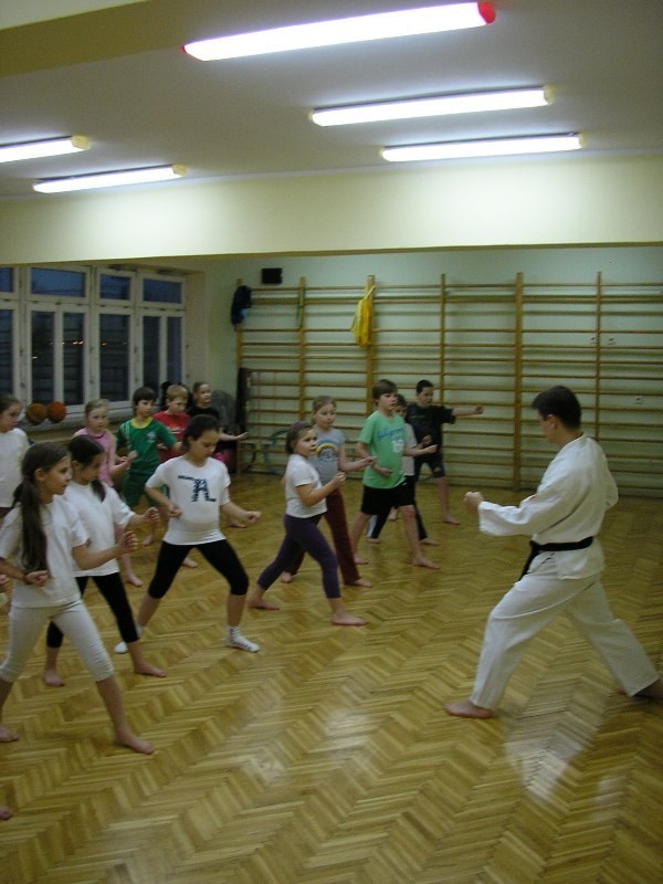 Zajęcia karate w Szkole Podstawowej nr 15 w Koninie