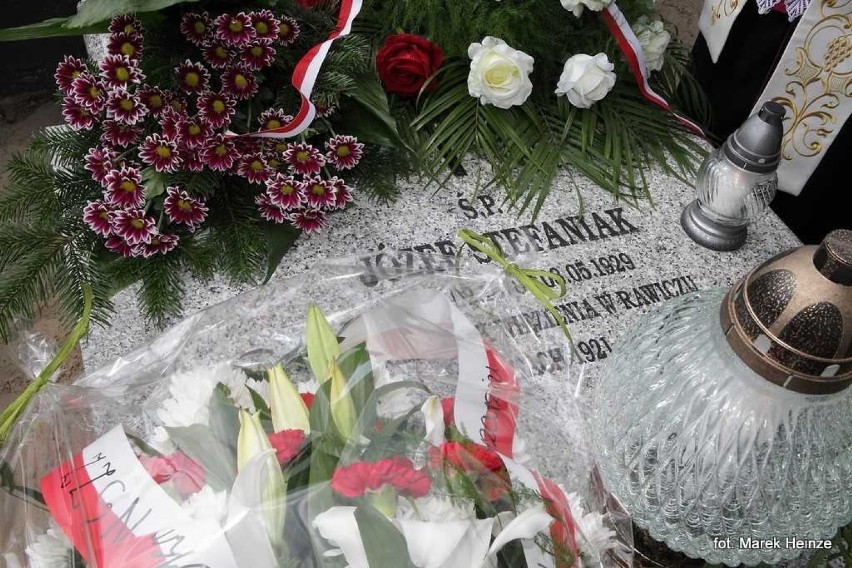 Odsłonili pomnik nagrobny Józefa Stefaniaka - naczelnika rawickiego więzienia po odzyskaniu niepodległości