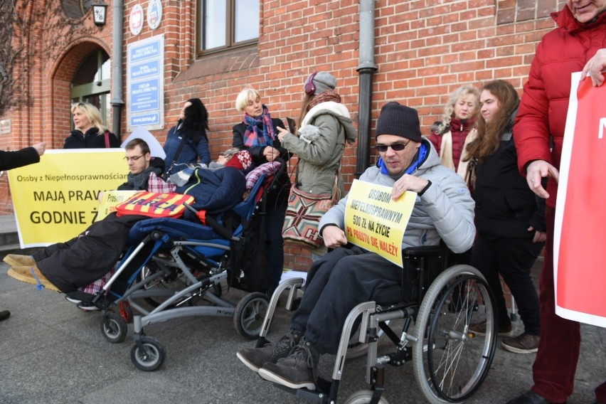 We wtorek (19.02) osoby niepełnosprawne i ich opiekunowie w...
