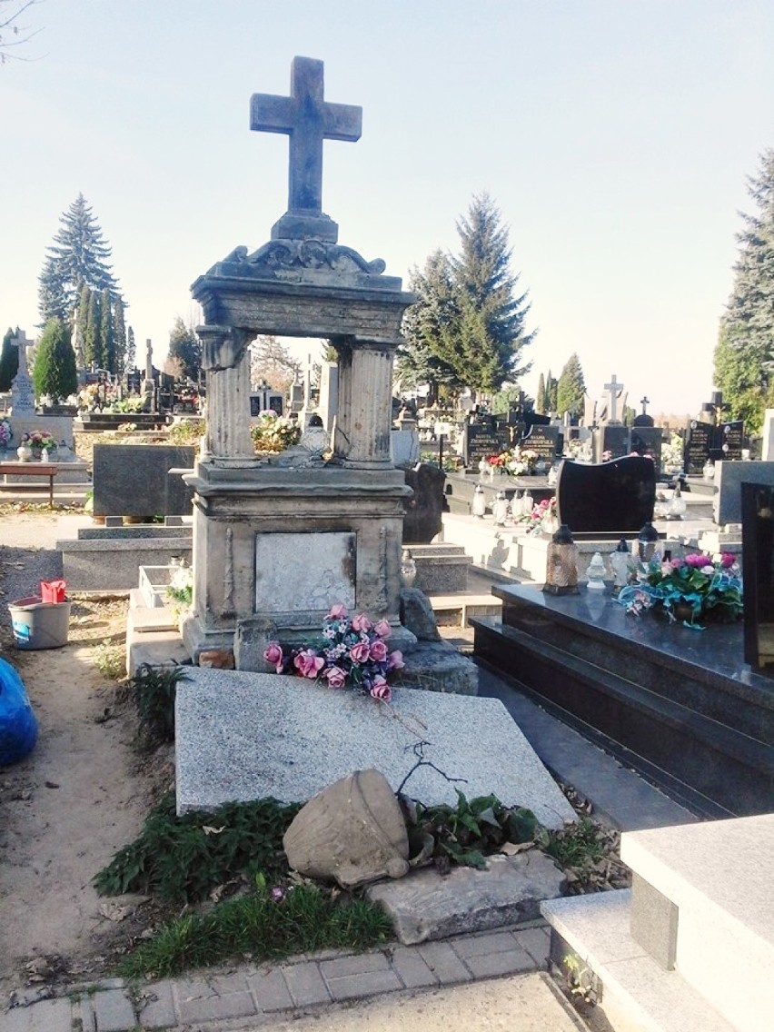 Siedem zabytkowych nagrobków z cmentarza w Kraśniku wymaga renowacji. Sprawdź, które i zobacz zdjęcia