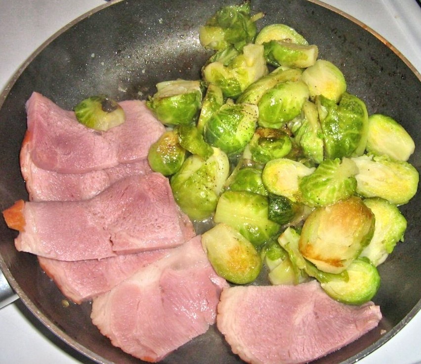 Gotowanie brukselki powyżej 10 minut sprawia, że z warzywa...