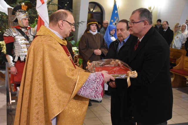 Święto Powiatu Pleszewskiego. Władze powiatu pleszewskiego, jak Trzej Królowie przynieśli dary. Zobacz zdjęcia z uroczystości