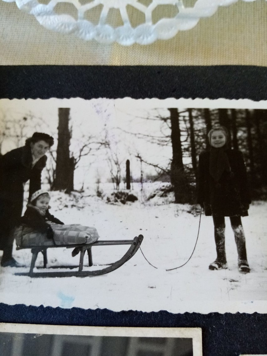 Zima 1953/54. Na zdjęciu nasza Czytelniczka, pani Daniela...