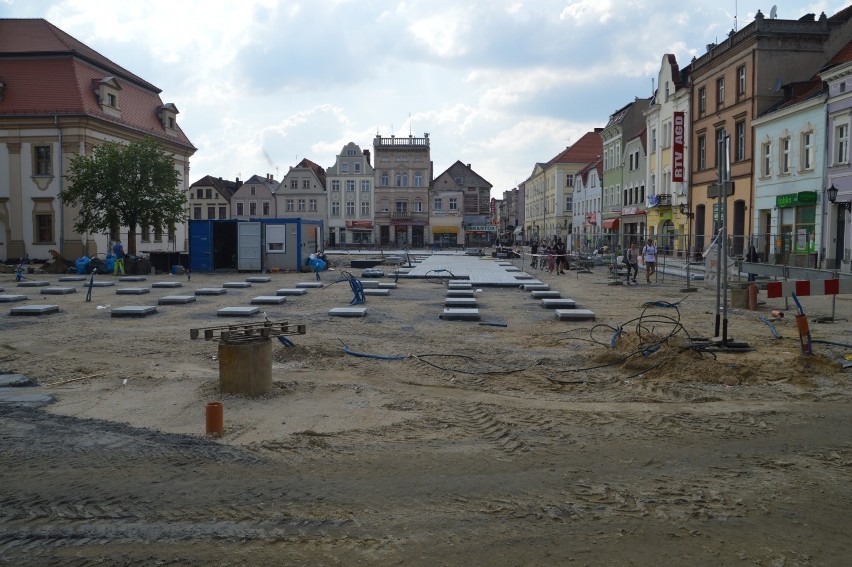 Rawicz. Prace idą pełną parą. Jak dziś wygląda rawicki rynek w trakcie rewitalizacji? [ZDJĘCIA - 27.06.2020]