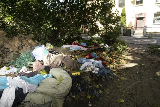 Śmieci na ulice we Wrzeszczu są podrzucane regularnie