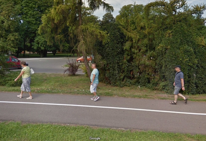 Moda po zamojsku. Takie codzienne stylizacje uchwyciły kamery Google Street View w Zamościu. Czy mieszkańcy znają się na modzie?