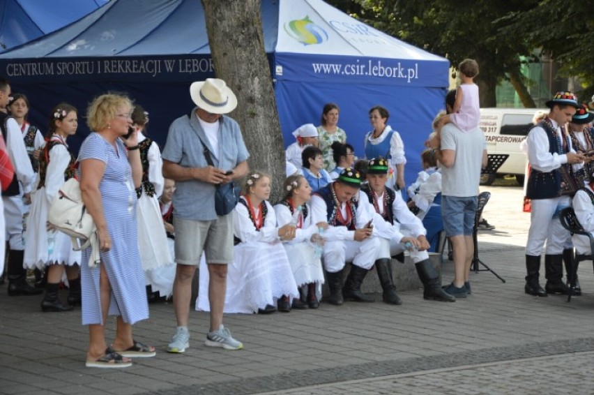 Na Placu Pokoju wybrzmiały regionalne rytmy. Zagrały folklorystyczne zespoły z kraju i zagranicy