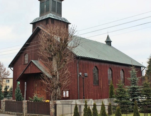 Drewniany kościół w Karsinie doczeka się renowacji. Są na to pieniądze z Polskiego Ładu.