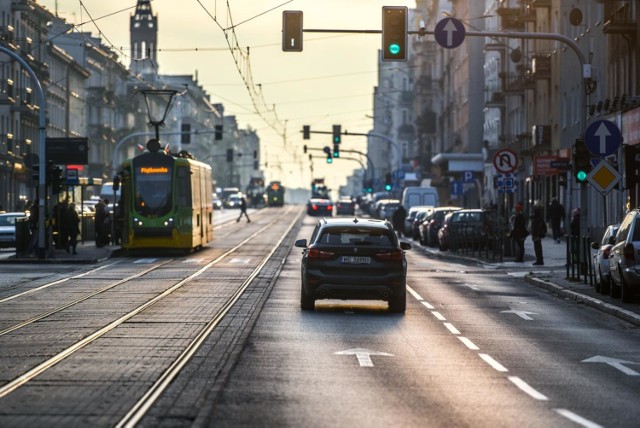 Członkowie Inicjatywy Nowa Głogowska chcą uspokojenia ruchu samochodowego na ulicy.