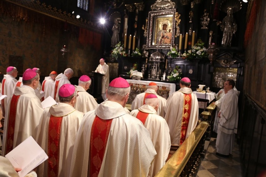 Biskupi diecezjalni przyjechali na rekolekcje na Jasną Górę