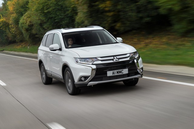 Przedsiębiorca MMC Car Poland Sp. z o.o. z siedzibą w Warszawie, powiadomił Prezesa Urzędu Ochrony Konkurencji i Konsumentów, że w samochodach marki Mitsubishi, modele: ASX (GA0W) MY2013-2016, Outlander (GF0W) i Outlander PHEV (GG0W) może dojść do korozji elementów zacisków hamulców tylnych. Może to skutkować obniżeniem skuteczności hamowania hamulców tylnych oraz hamulca postojowego, a w konsekwencji stwarzać zagrożenie kolizją, zarówno w ruchu, jak i na postoju - czytamy w komunikacie UOKiK. Problem posiadają 4 284 pojazdy.