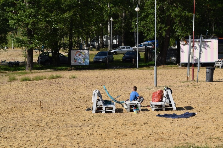 Plaża w Jarosławkach: leniwe niedzielne popołudnie w...