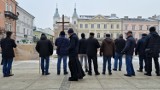 Męski różaniec publiczny w Piotrkowie. Po raz ostatni w 2023 roku mężczyźni przeszli przez miasto modląc się i śpiewając. ZDJĘCIA, VIDEO