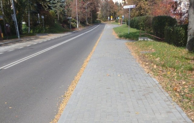 W tym miejscu ul. Bielskiego w Przemyślu do końca listopada miało powstać przejście dla pieszych. Inwestycję jednak wstrzymano.