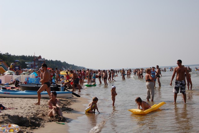 W ostatni weekend sierpnia, na plaży w Stegnie ludzi było mnóstwo. Turyści wykorzystali jedne z ostatnich upalnych dni tego lata