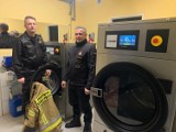 Strażacy z Chełmna będą prać! W KP PSP uruchomiono pralnię dla jednostek z całego powiatu