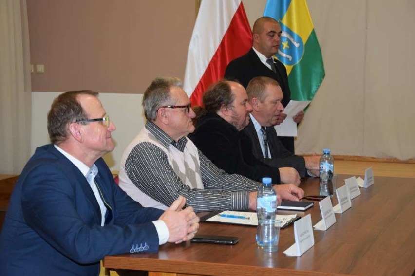 W Skokach odbyła się pierwsza  sesja rady miejskiej. Wybrano przewodniczącego rady