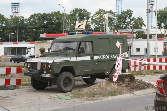 Niewybuch przy przebudowywanym skrzyżowaniu Oleskiej, Batalionów Chłopskich i Bohaterów Monte Cassino.