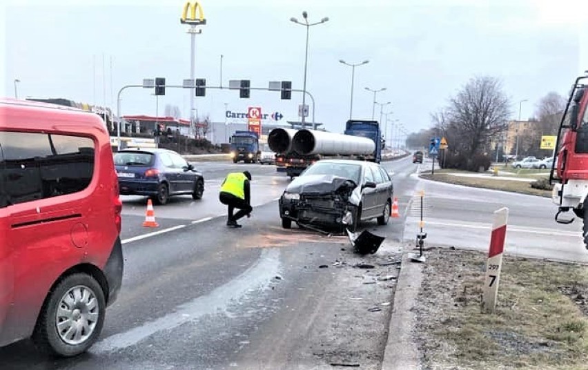 Wypadek na DK 94 skrzyżowanie z ul. Kościuszki