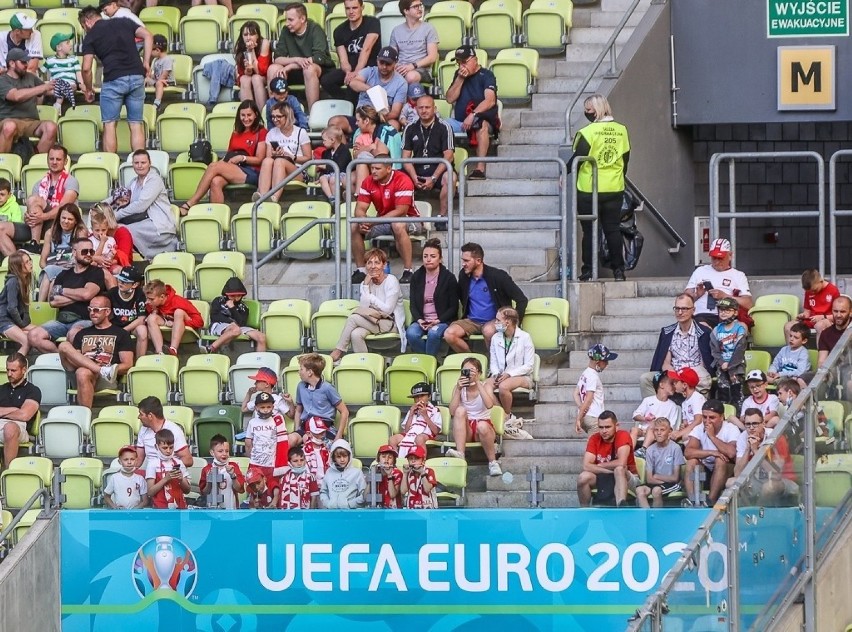 Kibice na otwartym treningu reprezentacji Polski w Gdańsku...