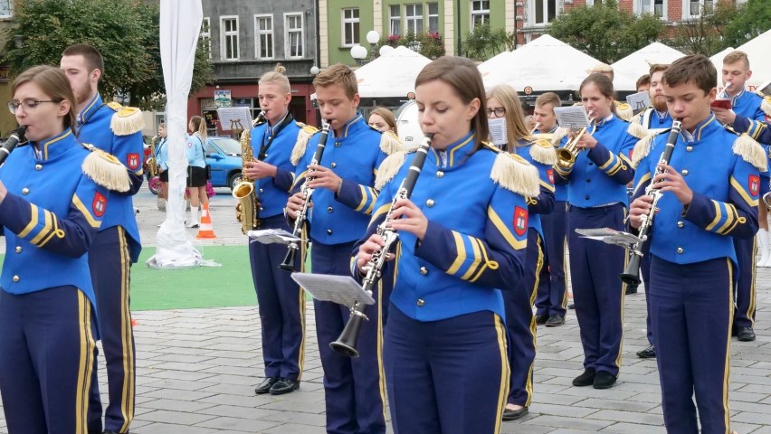 Orkiestry dęte na rynku we Wrześni