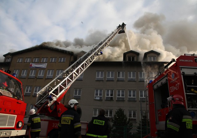 Pożar w szkole podstawowej w Gorzkowicach gaszono przez kilka godzin