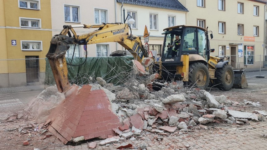 Plac Żeromskiego w Strzelcach Opolskich w trakcie remontu.