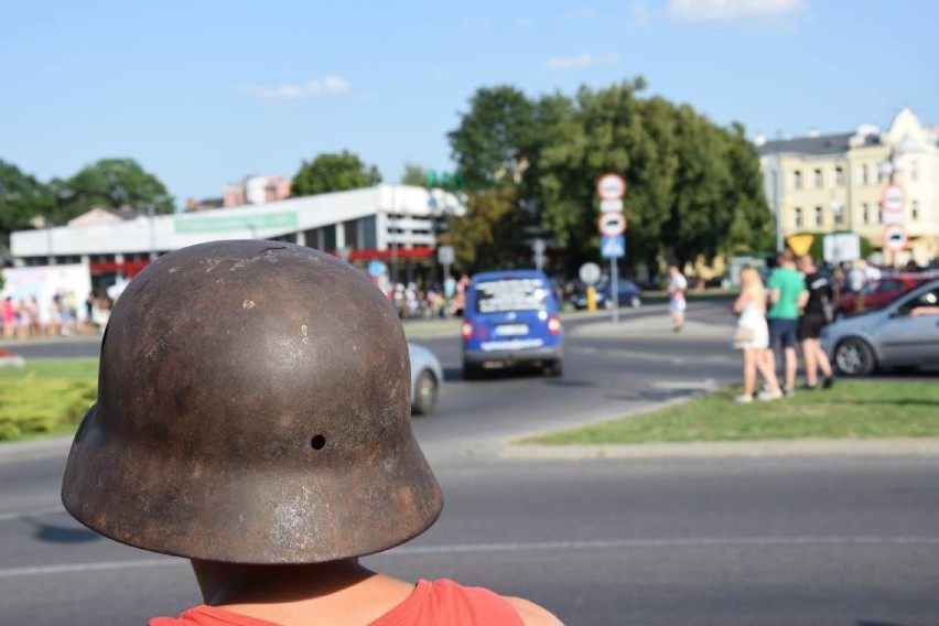 Chełm stanął w hołdzie Powstańcom 

1 sierpnia, punktualnie...