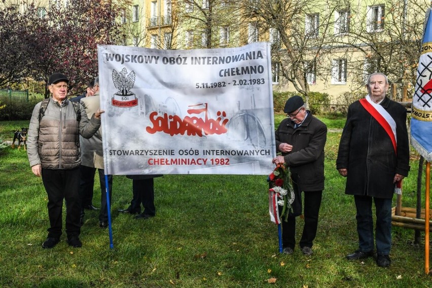 Uroczystość rozpoczęła się o godzinie 10 na skwerze u zbiegu...