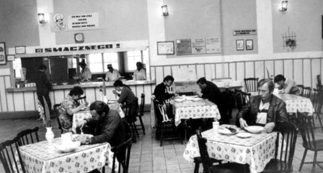 PRL w Śremie: proza życia w dekadzie Gierka

Stołówki pracownicze oferowały tanie posiłki nawet w czasie recesji, kiedy na półkach sklepowych brakowało towarów