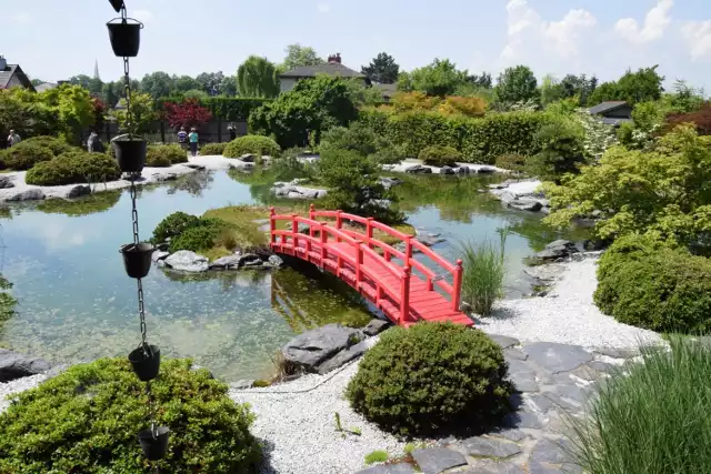 Ogrody japońskie w Pisarzowicach. Przeglądaj za pomocą gestów lub strzałki, by zobaczyć kolejne zdjęcie