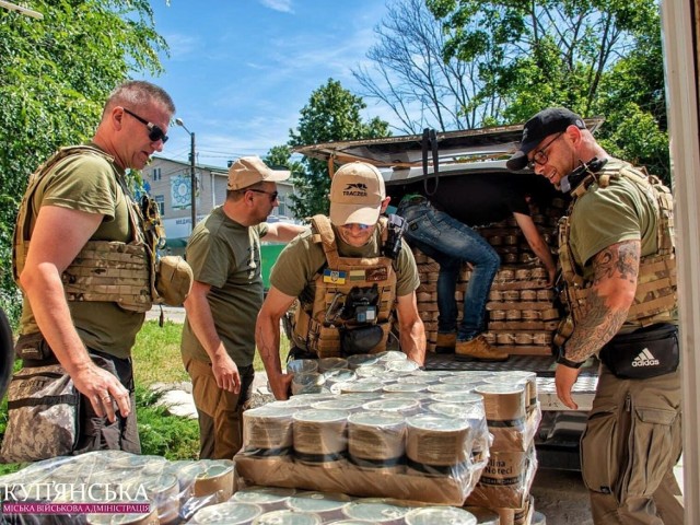 Za Igorem Traczem i jego traczerteamem 48. konwój na Ukrainę. Pomagają mieszkańcom, żołnierzom, medykom i zwierzętom