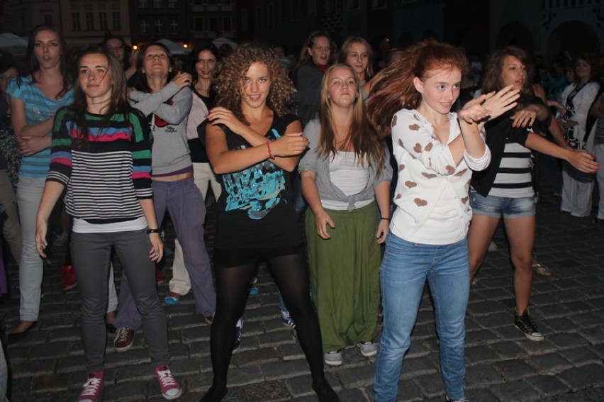 Taneczny flash mob na Starym Rynku