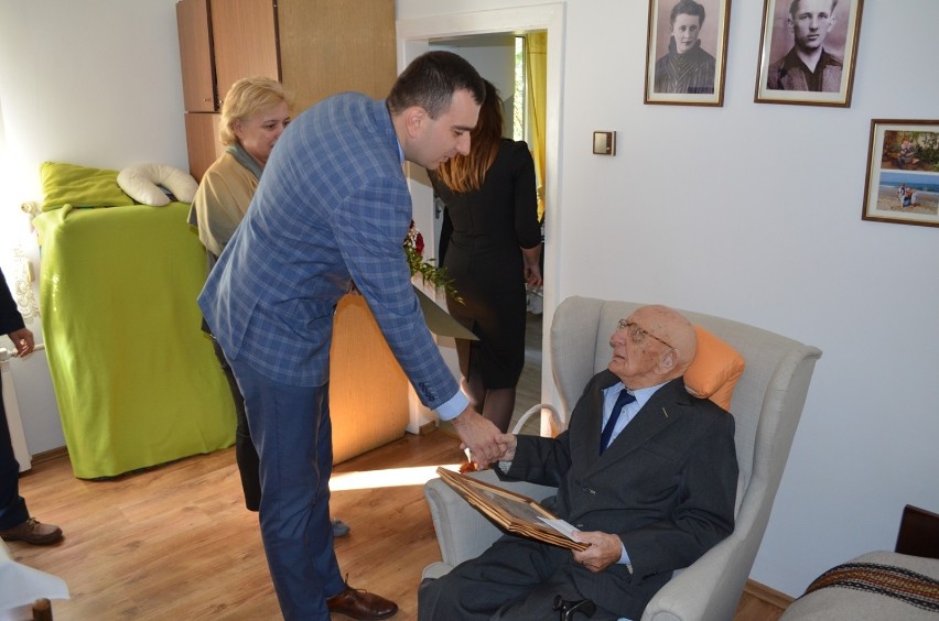 Stanisław Pluciński, mieszkaniec gminy Pajęczno obchodził setne urodziny [FOTO]