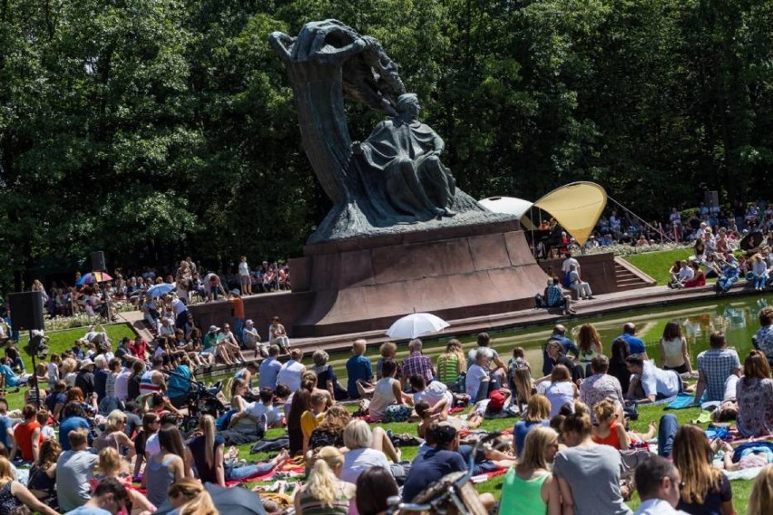 Koncerty Chopinowskie 2019 Łazienki Królewskie. Jubileuszowa, 60. edycja wystartuje 19 maja [PROGRAM, ARTYŚCI, ZA DARMO]