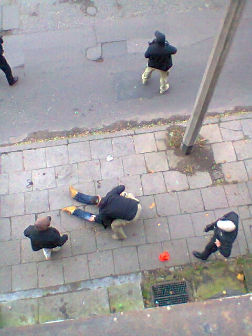 Akcja antyterrorystów w Gdańsku Wrzeszczu. Zatrzymali dwóch mężczyzn w sprawie niszczenia mienia