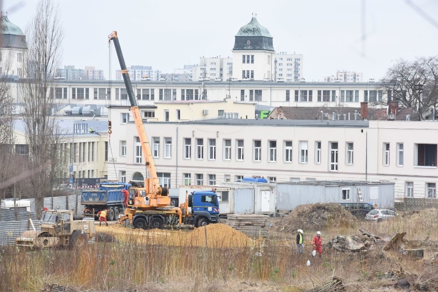 Budowa nowego kompleksu handlowego przy ul. Wrocławskiej w...