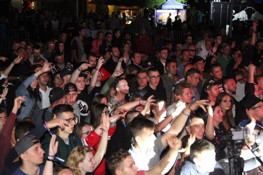 W drugim dniu festiwalu Rap Stacja w Wolsztynie pojawiły się prawdziwe tłumy