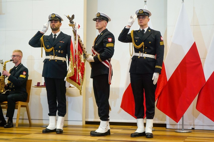 100. rocznica powstania Akademii Marynarki Wojennej. Uroczysta gala z udziałem prezydenta Andrzeja Dudy oraz szefa MON Mariusza Błaszczaka